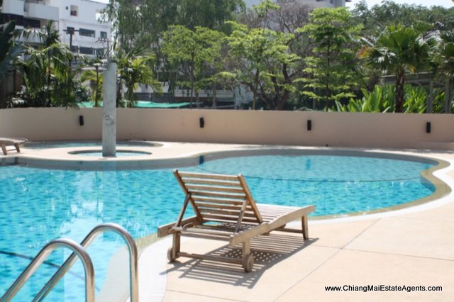 Large Condo with Pool View