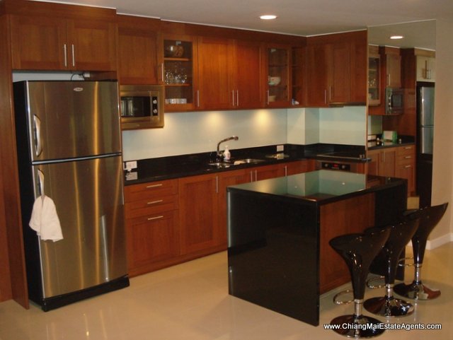 Large Condo with Pool View