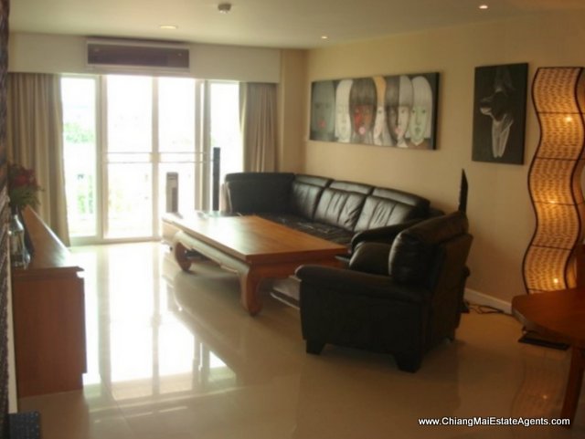 Large Condo with Pool View
