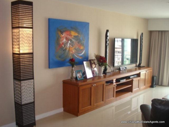 Large Condo with Pool View
