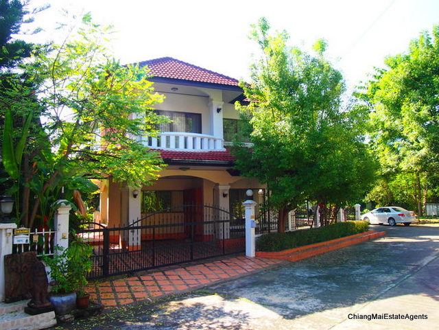 3 bed/ 3 bath Corner Lot