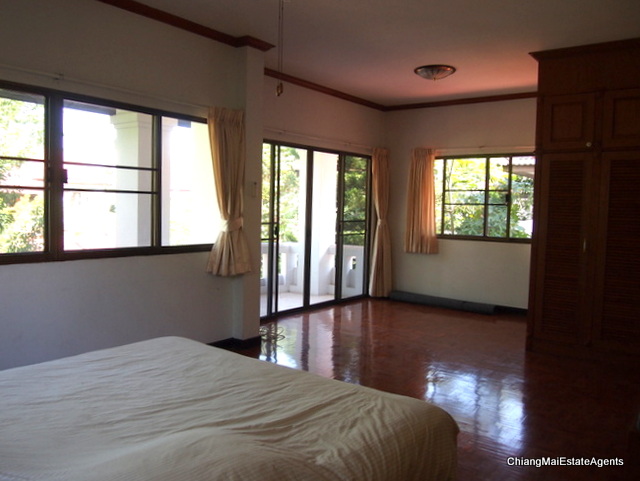 3 bed/ 3 bath Corner Lot
