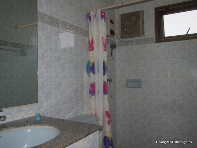 3 bed/ 3 bath Corner Lot