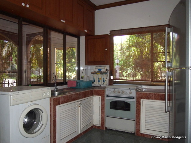 3 bed/ 3 bath Corner Lot