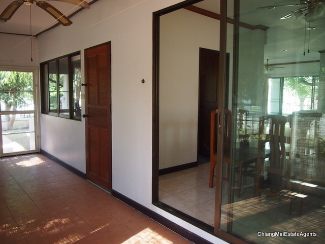 3 bed/ 3 bath Corner Lot