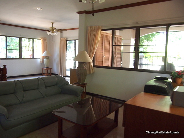 3 bed/ 3 bath Corner Lot