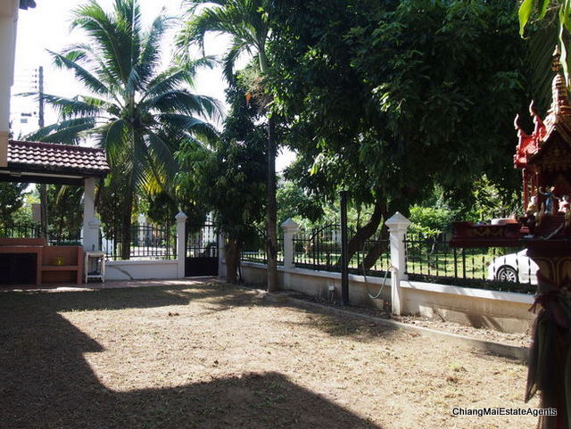 3 bed/ 3 bath Corner Lot