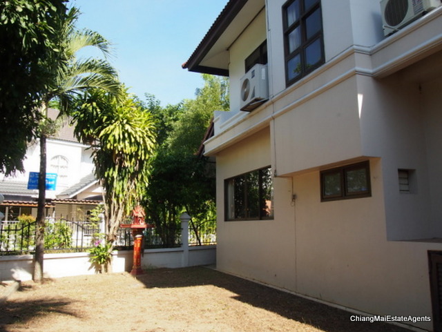 3 bed/ 3 bath Corner Lot