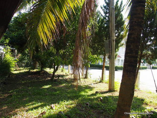 3 bed/ 3 bath Corner Lot