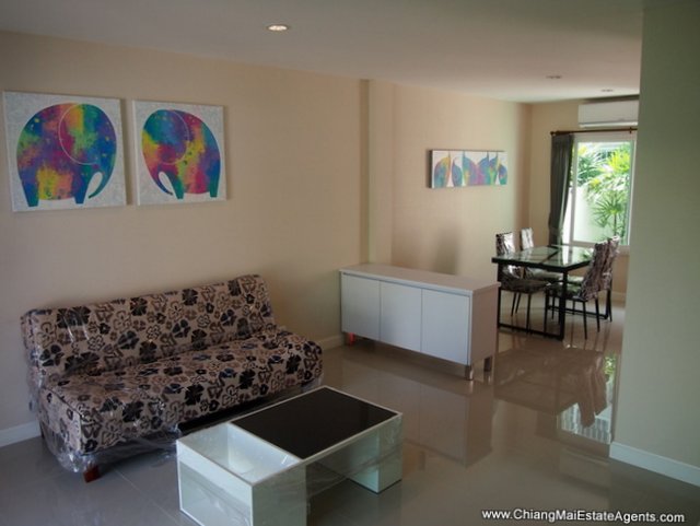 Beautifully decorated town home for rent in Urbana 2