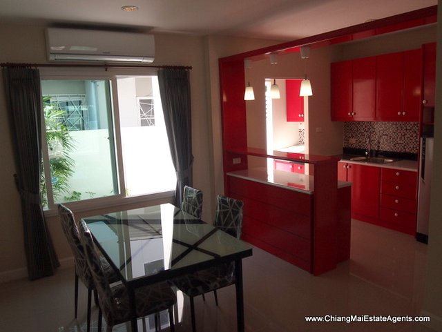Beautifully decorated town home for rent in Urbana 2