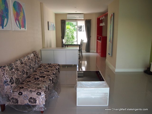 Beautifully decorated town home for rent in Urbana 2