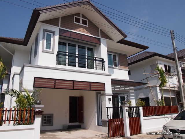 3 Bedroom/ 4 Bathroom House for Rent in City
