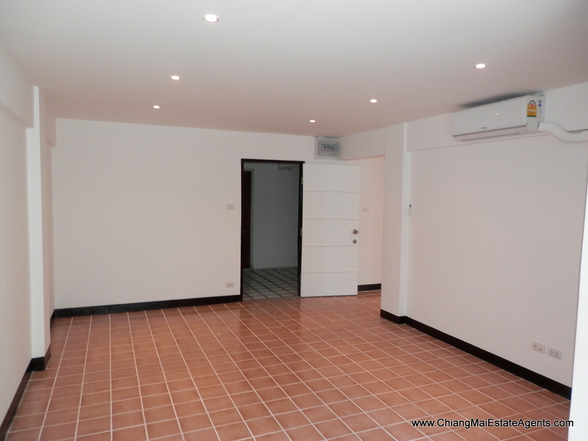 REDUCED: Newly Renovated 1 Bed Condo in PP Condominium