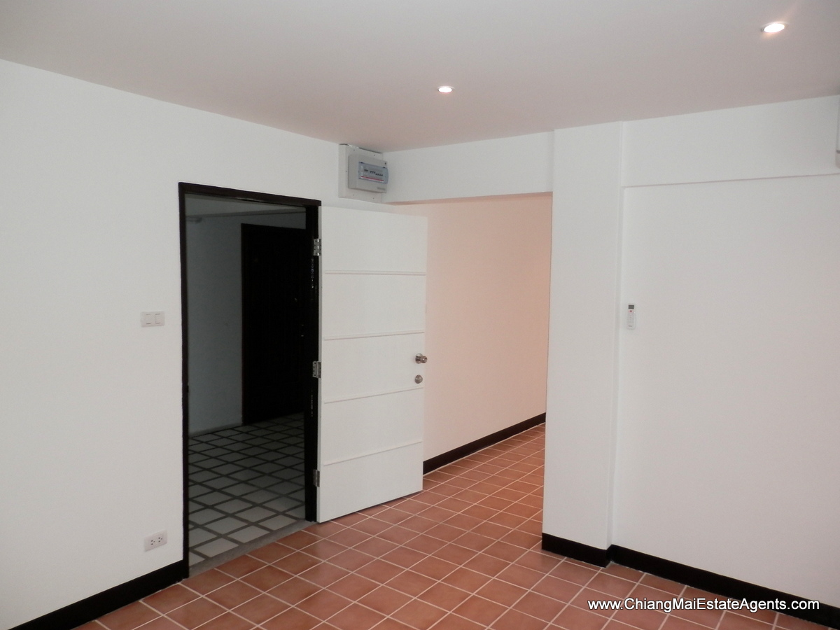 REDUCED: Newly Renovated 1 Bed Condo in PP Condominium