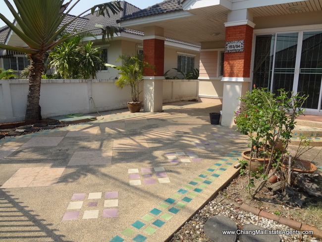 2 bedrooms house for rent