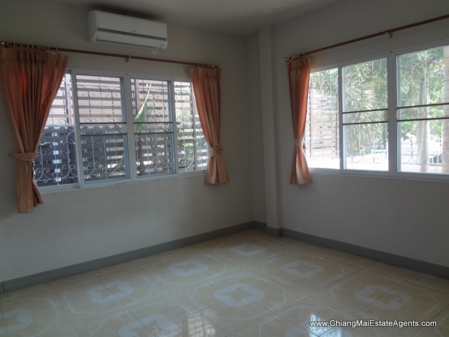 2 bedrooms house for rent