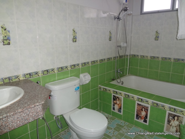 2 bedrooms house for rent
