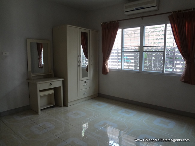 2 bedrooms house for rent