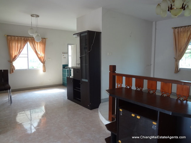 2 bedrooms house for rent