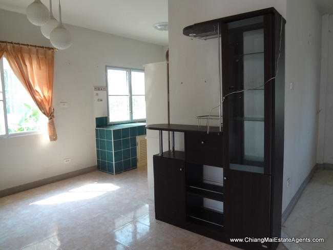 2 bedrooms house for rent