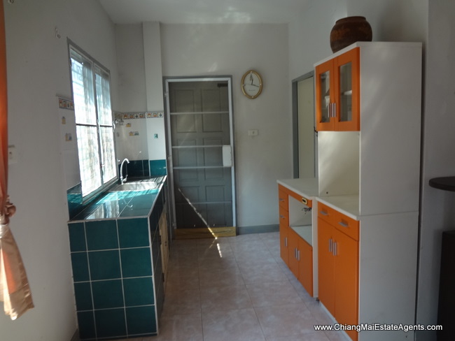 2 bedrooms house for rent