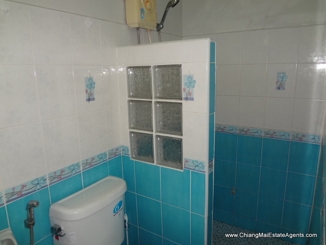 2 bedrooms house for rent
