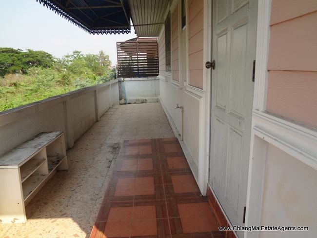 2 bedrooms house for rent