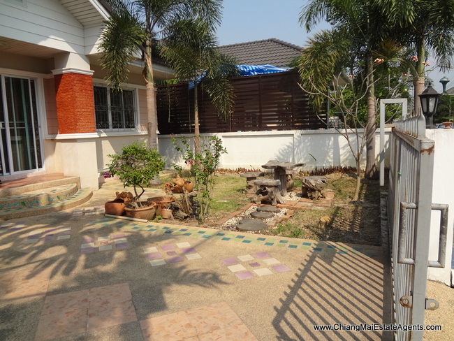 2 bedrooms house for rent