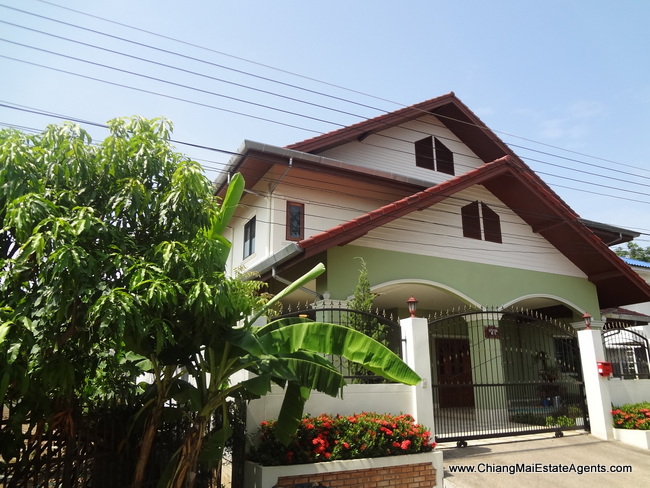 3 Bedrooms house with fully furnished.