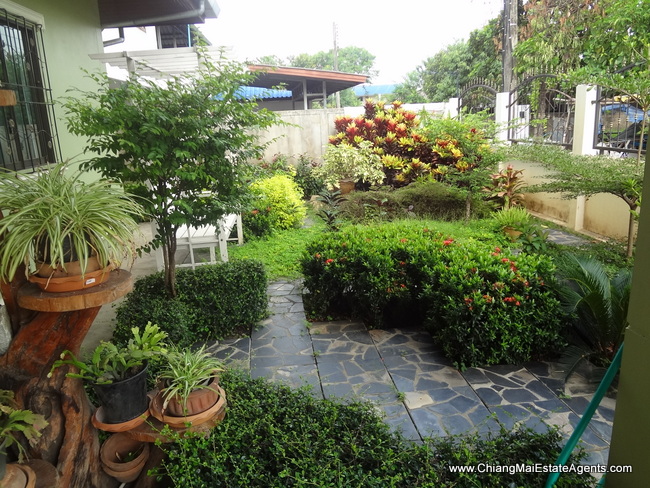 3 Bedrooms house with fully furnished.