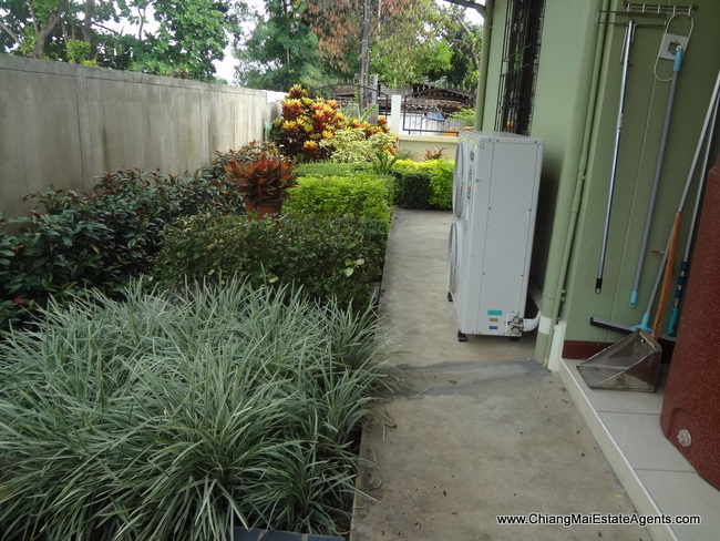 3 Bedrooms house with fully furnished.