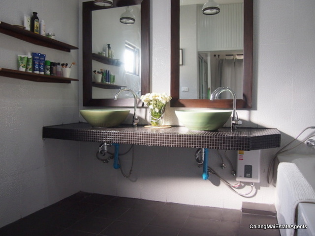 For Sale 3 bed/3bath/4 aircon