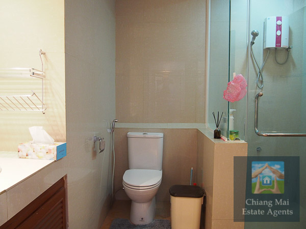 Beautifully furnished 1 Bed Riverside Condominium