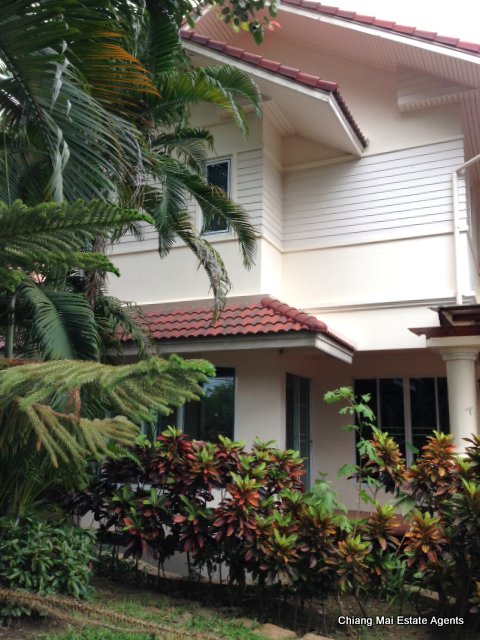 5 Bedroom House for Rent in Lanna Tara