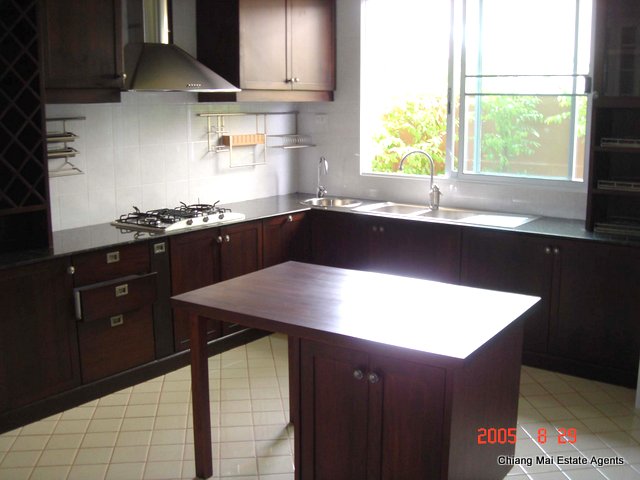 5 Bedroom House for Rent in Lanna Tara