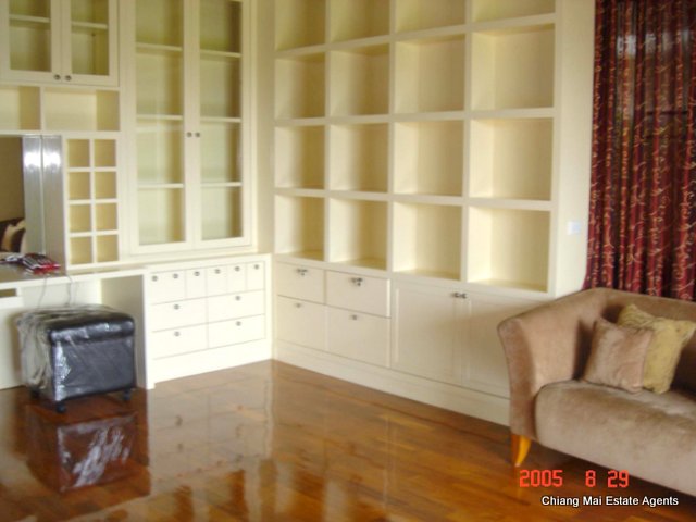 5 Bedroom House for Rent in Lanna Tara