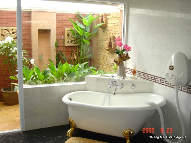 5 Bedroom House for Rent in Lanna Tara
