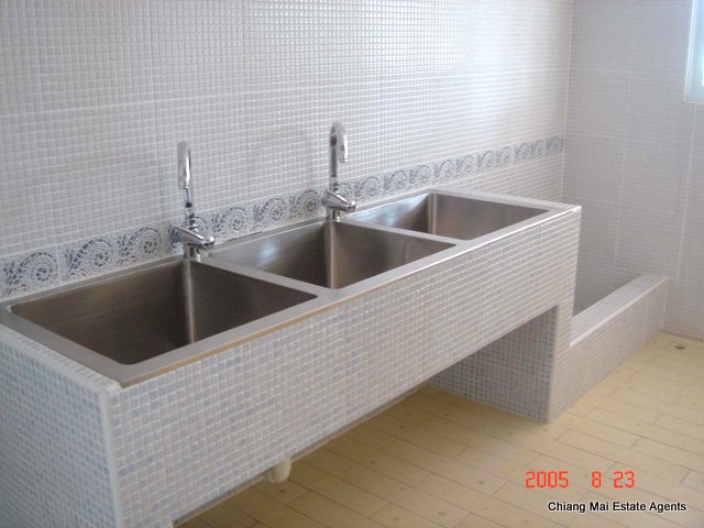 5 Bedroom House for Rent in Lanna Tara