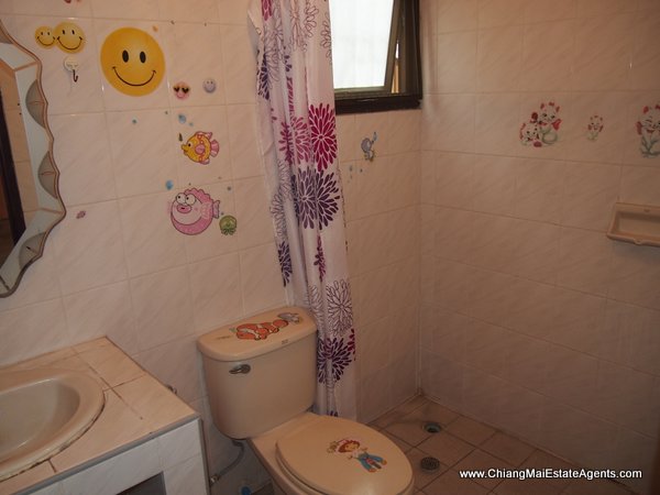 Large 4 Bedroom Home in Koolpunt Ville 5