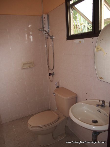 Large 4 Bedroom Home in Koolpunt Ville 5