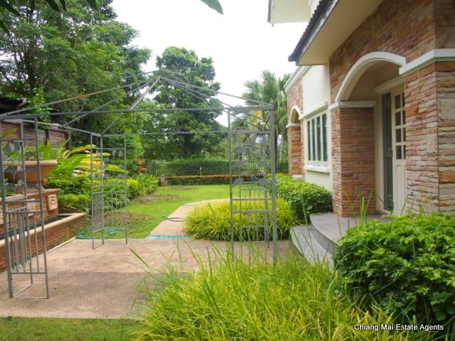 Luxurious Modern Style House For Sale