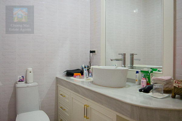 4 Bed Bungalow with Pool for Sale in Rungarun 3