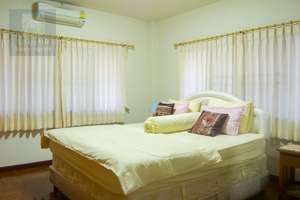 4 Bed Bungalow with Pool for Sale in Rungarun 3