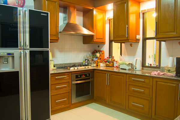 4 Bed Bungalow with Pool for Sale in Rungarun 3