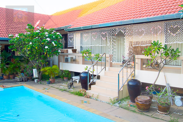 4 Bed Bungalow with Pool for Sale in Rungarun 3