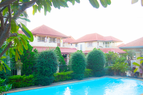 4 Bed Bungalow with Pool for Sale in Rungarun 3