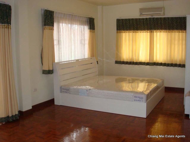 Absolutely Appealing 3 Bed/3 Bath Home with Large Garden for Rent