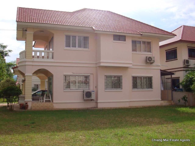 Absolutely Appealing 3 Bed/3 Bath Home with Large Garden for Rent