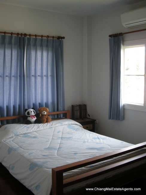 4 Bedrooms house on the canal road for rent